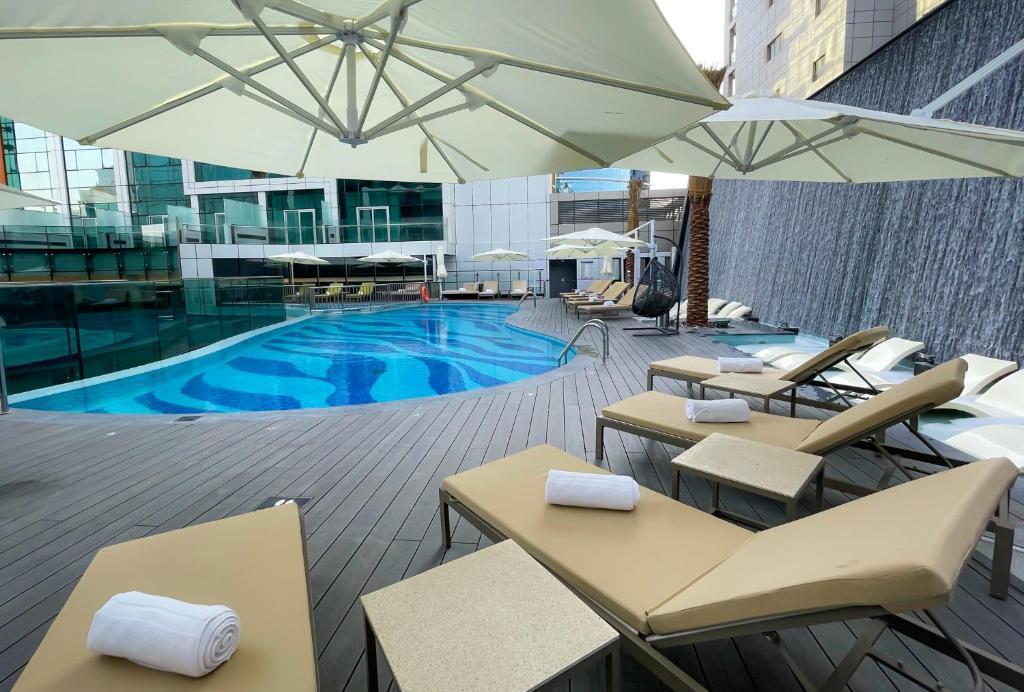 Отель Al Khoory Sky Garden
